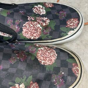 Women’s Vans- floral print (slip on) size 9 in good condition